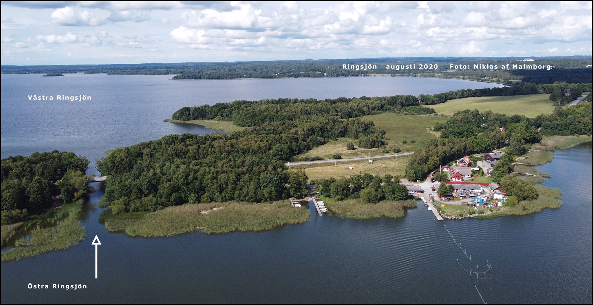 Ringsjön  - mitt i Skåne -  och det lilla sundet mellan västra Ringsjön och östra Ringsjön